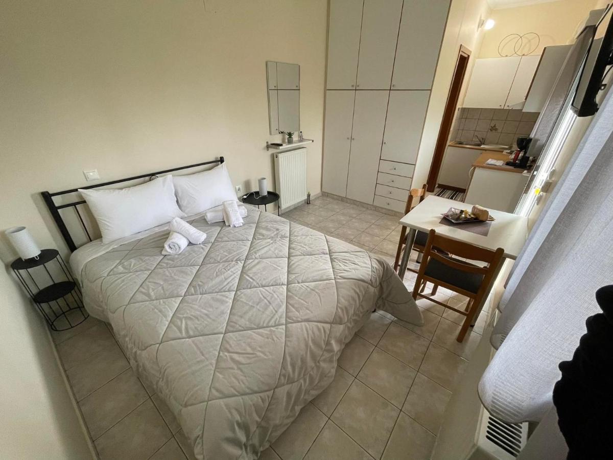 Flo'S Apartment Mesolóngion Екстериор снимка